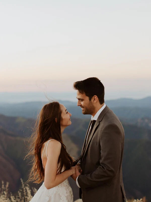 Luolandi Dreamy Tulle Spaghetti Straps V-Neck A-line Wedding Dresses With Appliques Beautiful