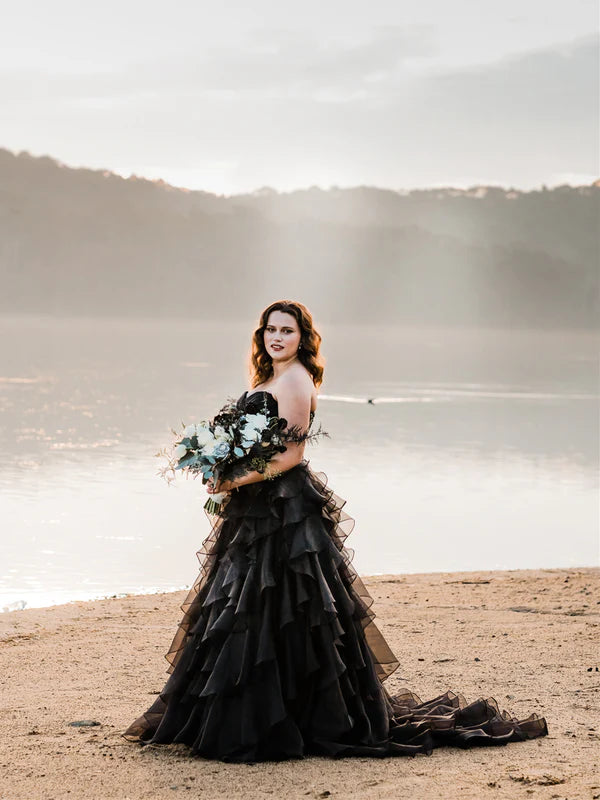 Luolandi Unique Sweetheart Black Wedding Dresses Tulle Tiered A-line Bridal Gown Off Shoulder Charming