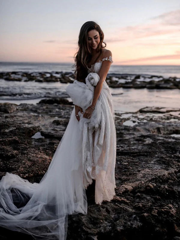 Luolandi Elegant Romantic Tulle V-Neck Appliqued A-line Wedding Dresses Floor Length With Train