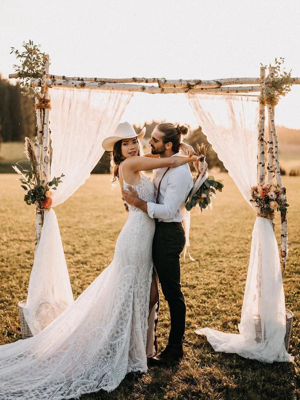 Luolandi Beautiful Slit V-Neck Lace Spaghetti Straps Sheath Wedding Dress Sexy Bridal Gown