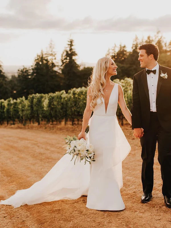 Luolandi Elegant V-Neck Backless Tulle Sleeveless A-line Chapel Train Wedding Dresses Sexy