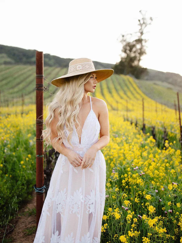 Luolandi Simple Lace Sleeveless V-neck A-line Spaghetti Strap Wedding Gowns Sexy Elegant