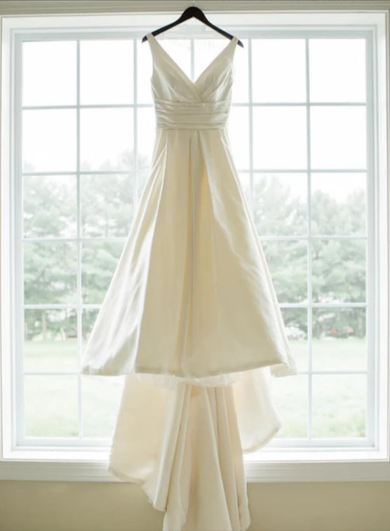 Luolandi Fashion V-neck A-line Wedding Dresses Satin Long Bridal Gowns Solid Color Elegant