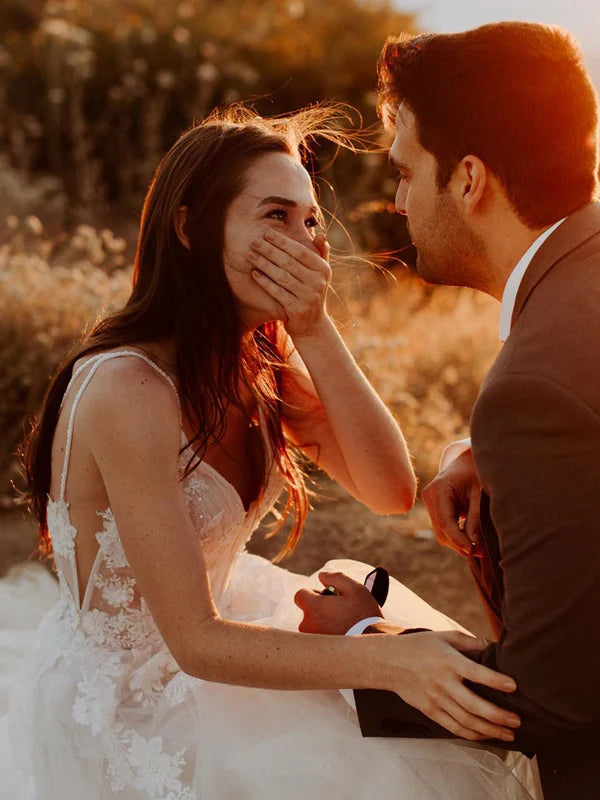 Luolandi Dreamy Tulle Spaghetti Straps V-Neck A-line Wedding Dresses With Appliques Beautiful