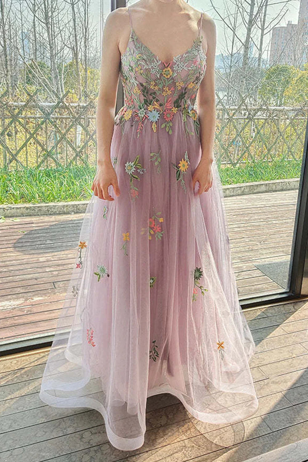 Luolandi Lilac A-Line Spaghetti Straps Long Prom Dress With Appliques V-neck With Flowers
