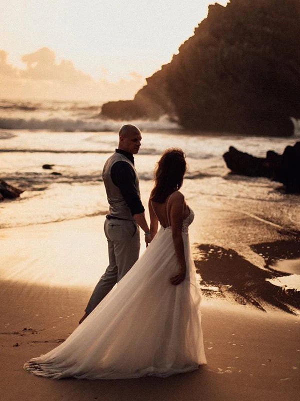 Luolandi Light Tulle Sleeveless Spaghetti Straps V-Neck Backless A-line Sweep Train Wedding Dresses Charming