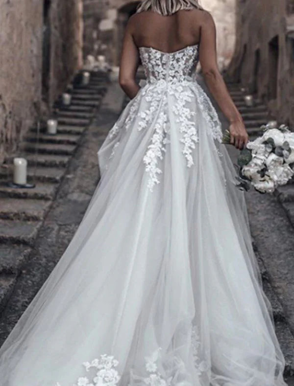 Luolandi Beach Wedding Dresses A-Line Sweetheart Strapless Court Train Lace Bridal Gowns With Appliques