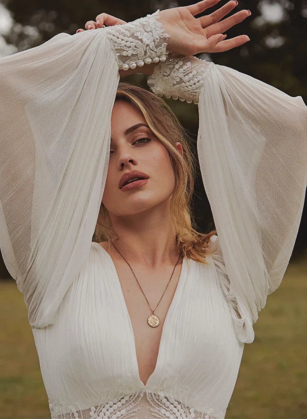 Luolandi Boho Lace Wedding Dress With V-Neck And Long Sleeves Floor Length Elegant