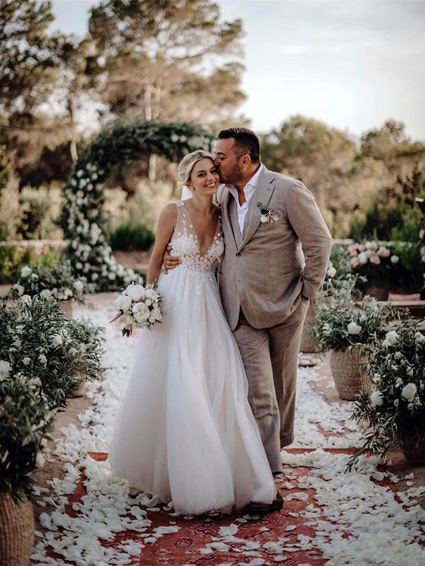 Luolandi Marvelous V-neck A-line Wedding Dresses With Flowers Tulle Gowns Charming No With Wedding Veil