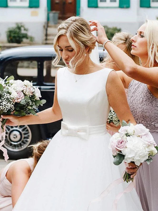 Luolandi Exquisite Bateau Tulle Wedding Dresses Backless A-line Gowns Simple Floor Length With Bow