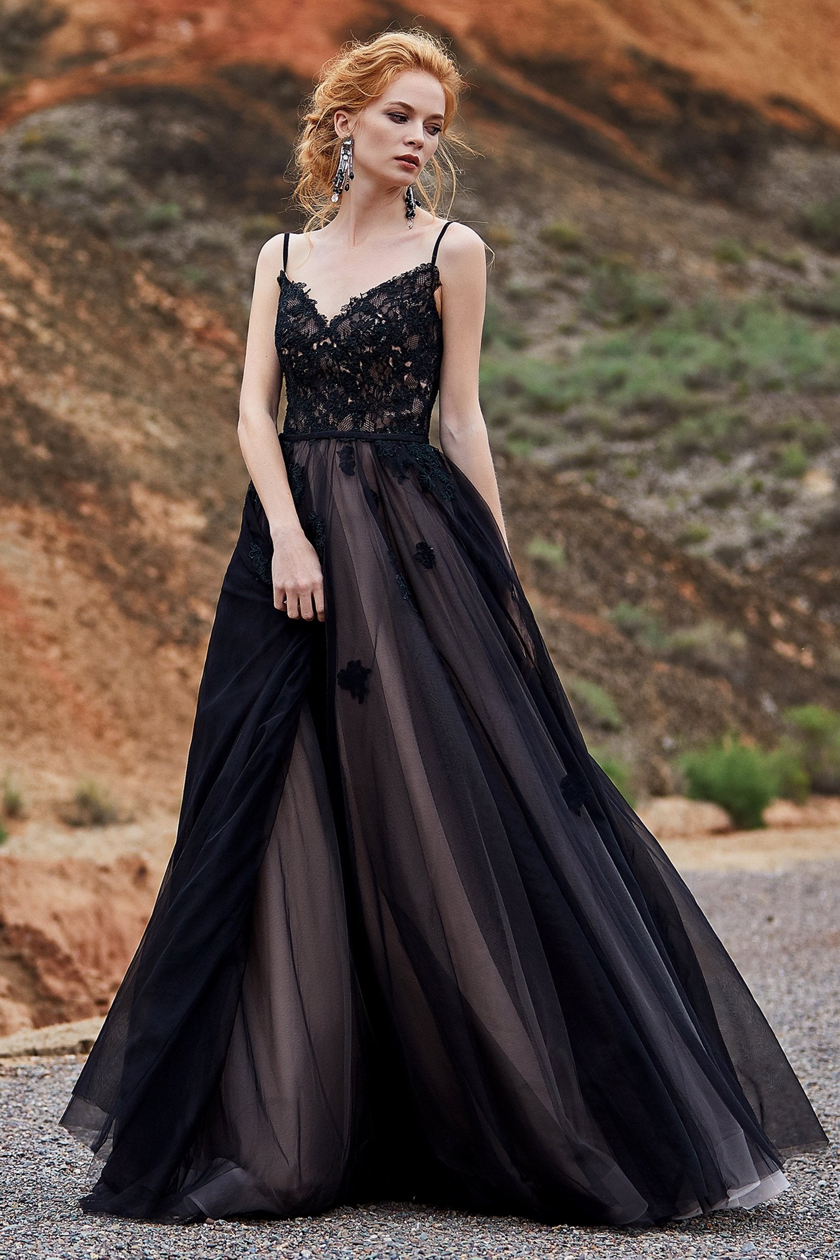 Luolandi A-Line/Princess Tulle Lace Sleeveless Black Wedding Dress Floor Length Elegant Prom Dress Evening Dress with Appliques