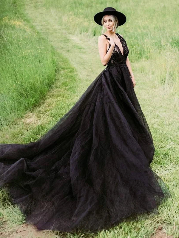 Luolandi Marvelous Black V-Neck Backless Ball Gown Wedding Dresses Tulle Knit Bridal Gowns Sexy