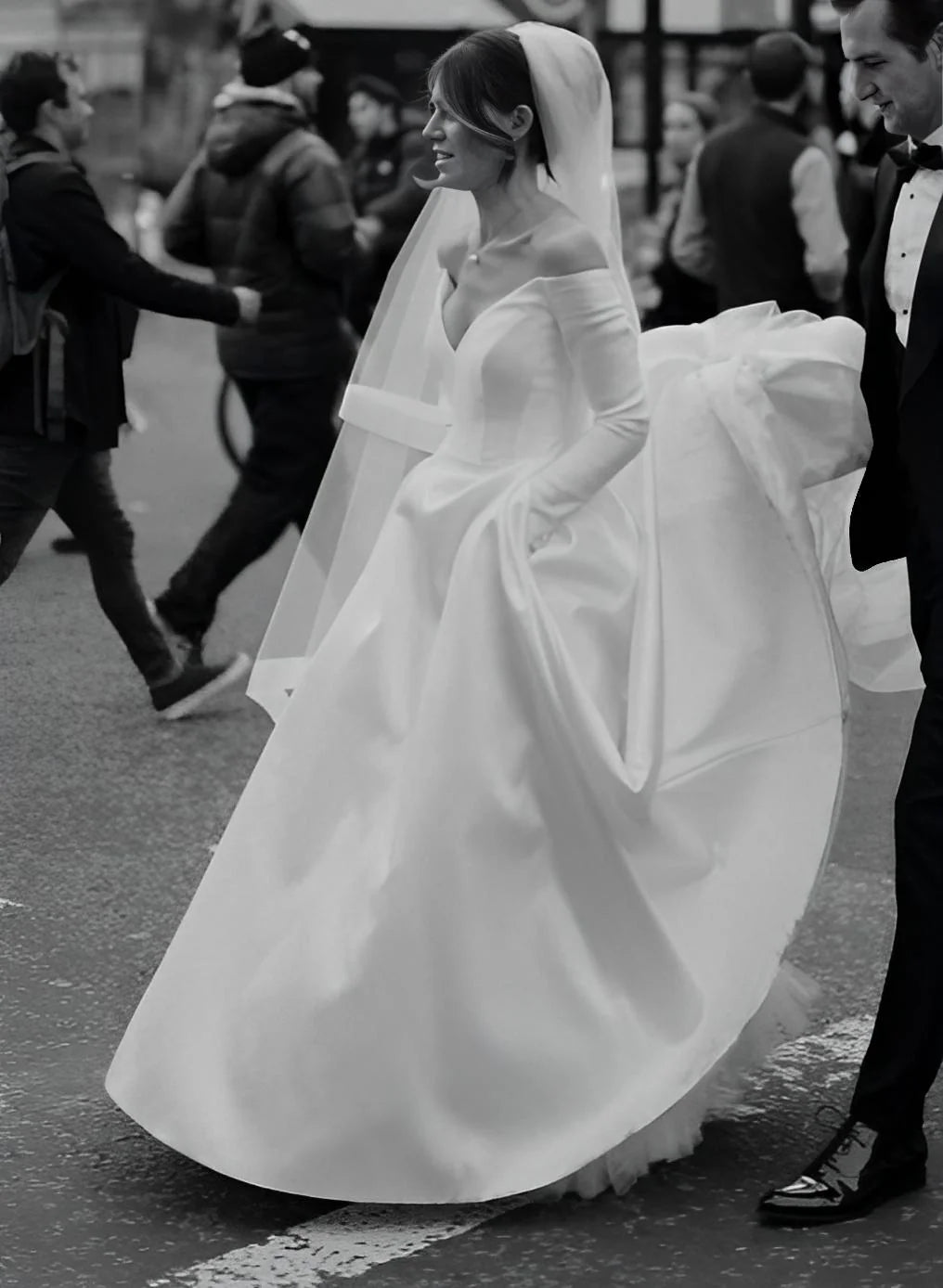 Luolandi Off-The-Shoulder Wedding Dresses With Elegant Ball-Gown Long Sleeves Simple Solid Color