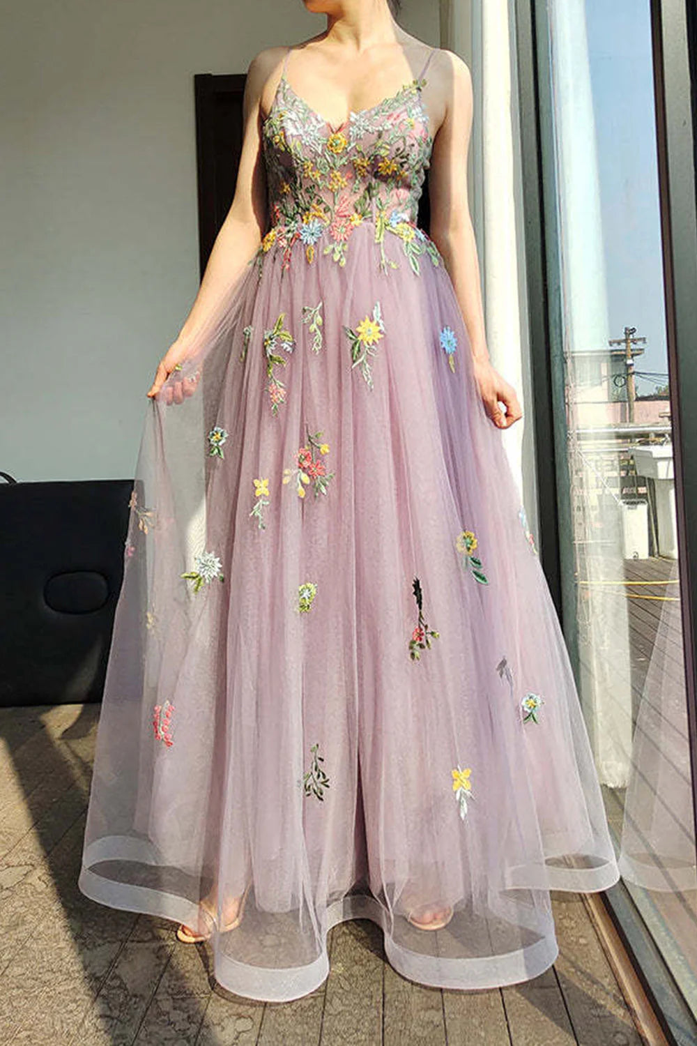 Luolandi Lilac A-Line Spaghetti Straps Long Prom Dress With Appliques V-neck With Flowers