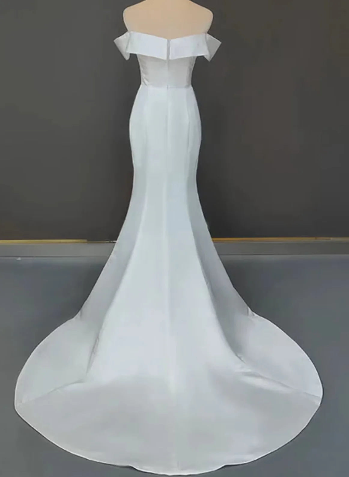 Luolandi Off-The-Shoulder Sleeveless Trumpet/Mermaid Satin Wedding Dresses With Sweep Train Simple
