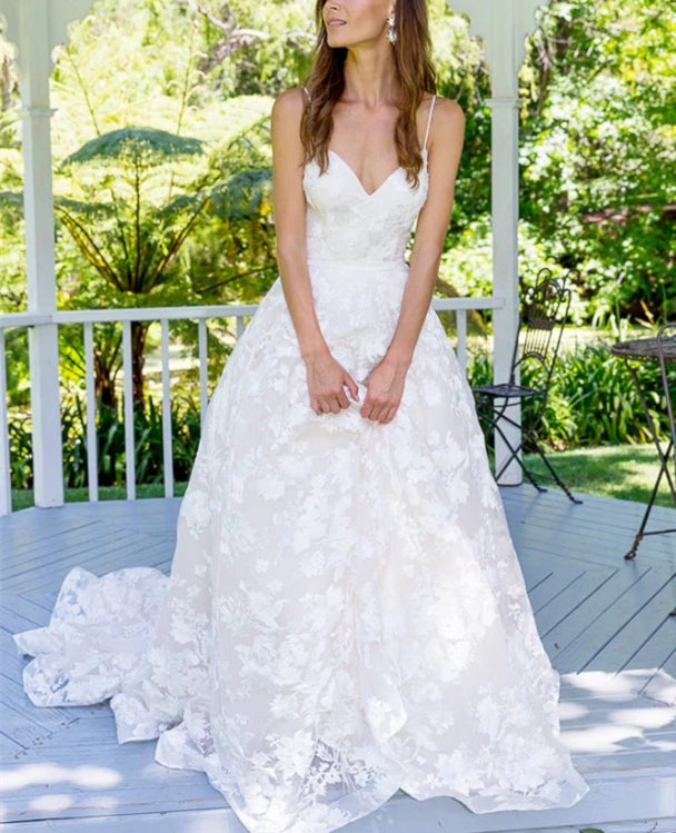 Luolandi Delicate Lace Wedding Dresses A-line Sexy Bridal Gowns Floor Length Charming