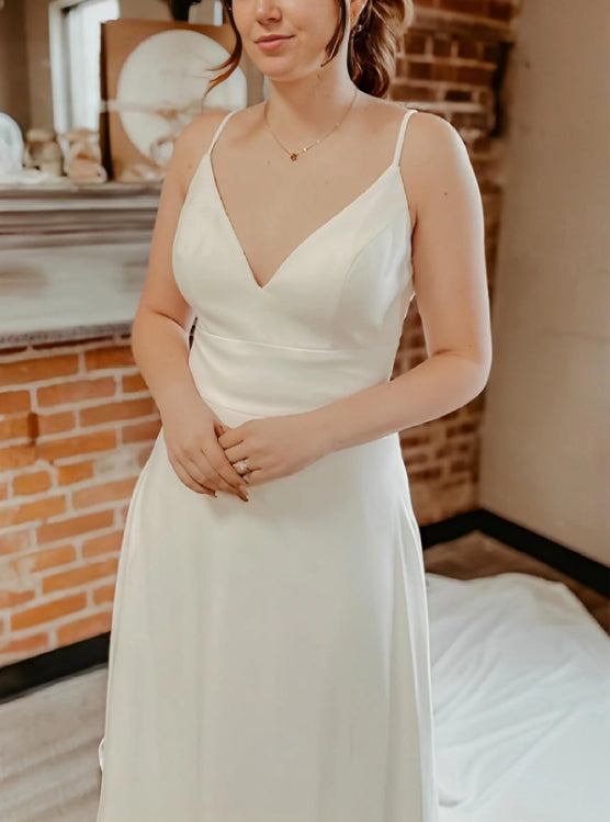 Luolandi A-Line Chiffon Wedding Dresses With Court Train V-neck Sleeveless Floor Length Simple