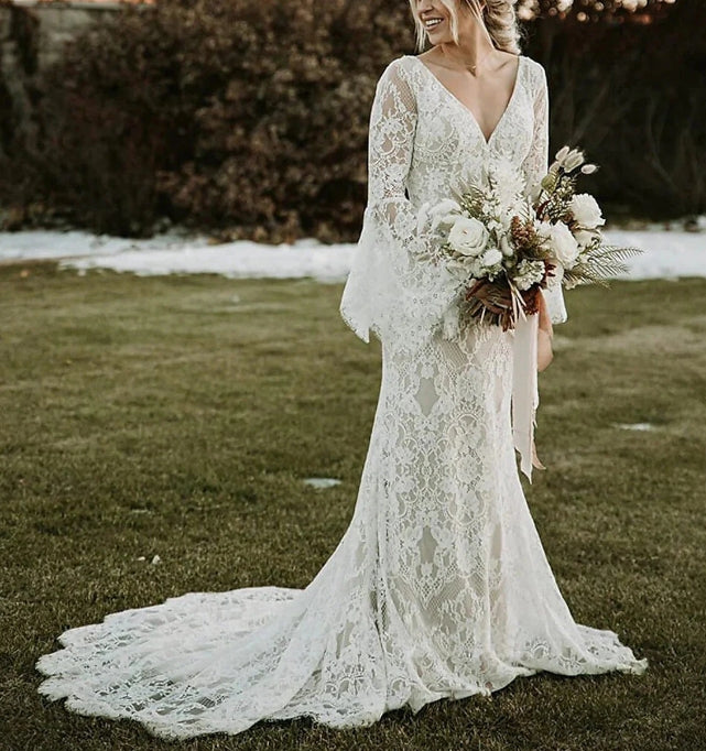 Luolandi Beach Vintage Open Back Boho Wedding Dresses Mermaid / Trumpet V Neck Long Sleeve Court Train Lace Bridal Gowns With Appliques Elegant