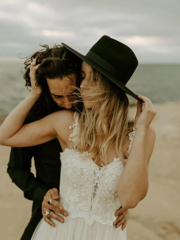 Luolandi Simple Tulle Sleeveless Spaghetti Straps V-Neck A-line Sweep Train Wedding Dresses Beautiful