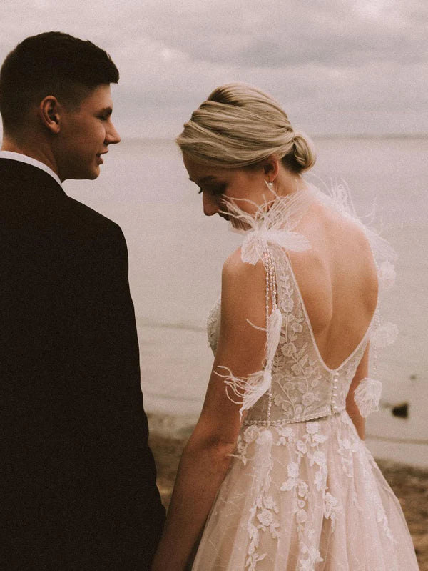 Luolandi Charming Spaghetti Straps A-line Wedding Dresses Lace Appliqued Gowns Elegant