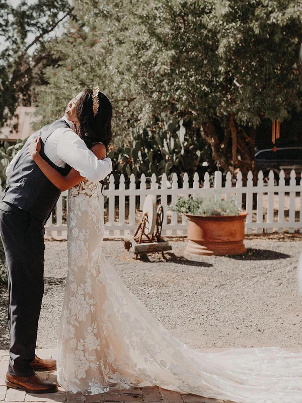 Luolandi Glamorous V-neck Wedding Dresses Lace Long Bridesmaid Gowns Floor Length Charming