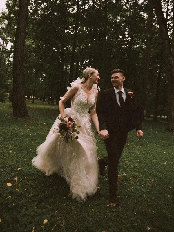 Luolandi Charming Spaghetti Straps A-line Wedding Dresses Lace Appliqued Gowns Elegant