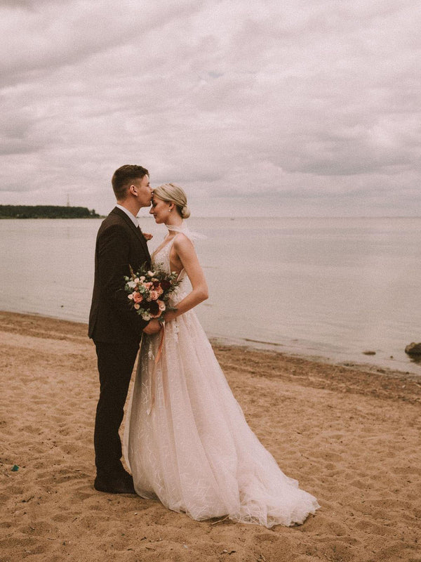 Luolandi Charming Spaghetti Straps A-line Wedding Dresses Lace Appliqued Gowns Elegant