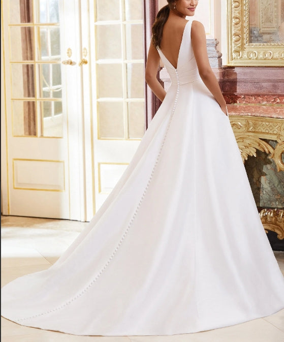 Luolandi Satin V-Neck Ball-Gown Wedding Dresses Sleeveless Floor Length Simple Elegant