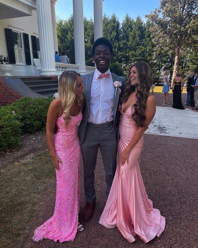 Luolandi Sparkly Mermaid Scoop Neck Pink Sequin Long Prom Dresses Charming Evening Party Dress