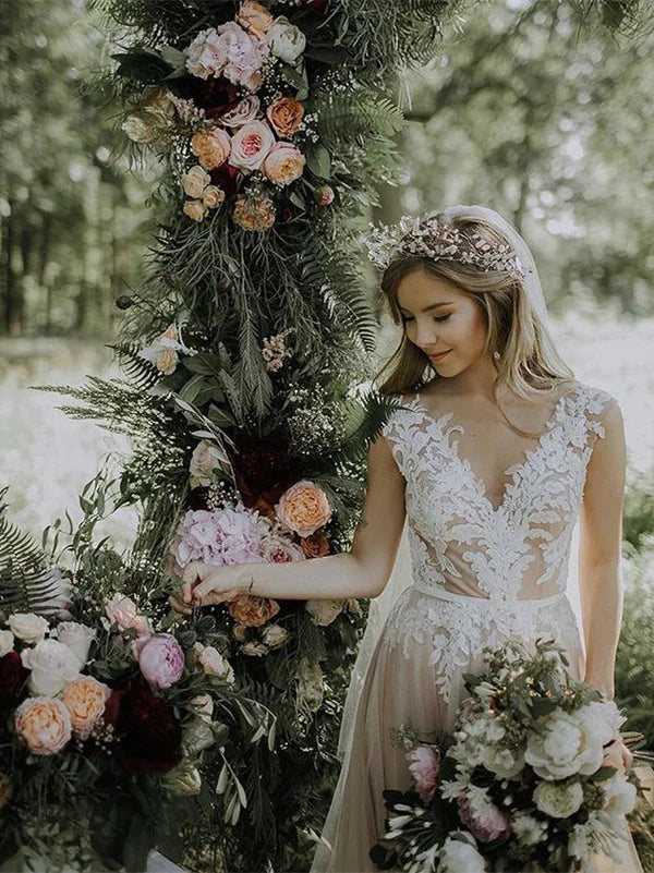 Luolandi Exquisite Tulle V-neck Sweep Train A-line Wedding Gowns With Appliques Charming Bridal Gown