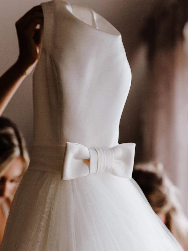 Luolandi Exquisite Bateau Tulle Wedding Dresses Backless A-line Gowns Simple Floor Length With Bow