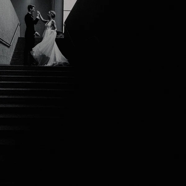 Luolandi Fabulous Tulle V-neck A-line Wedding Gowns With Pearls Sleeveless Floor Length Elegant