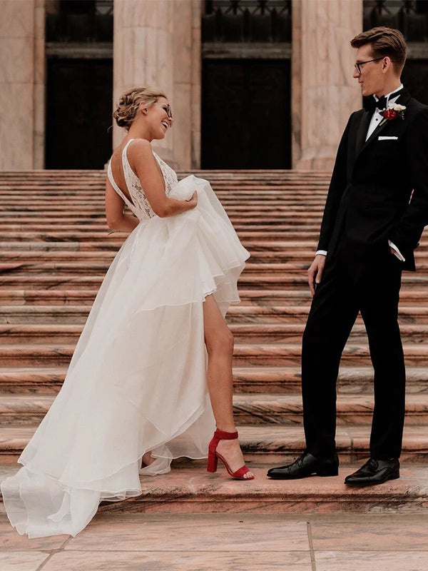 Luolandi Fabulous Tulle V-neck A-line Wedding Gowns With Pearls Sleeveless Floor Length Elegant