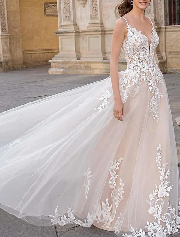 Luolandi Little Dresses Wedding Dresses A-Line Camisole V Neck Sleeveless Court Train Lace Bridal Gowns With Appliques Beautiful