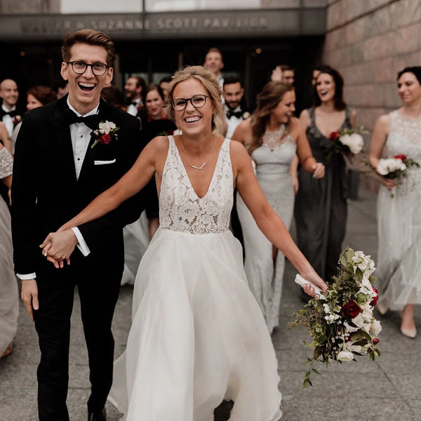 Luolandi Fabulous Tulle V-neck A-line Wedding Gowns With Pearls Sleeveless Floor Length Elegant