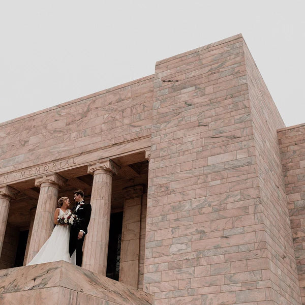 Luolandi Fabulous Tulle V-neck A-line Wedding Gowns With Pearls Sleeveless Floor Length Elegant