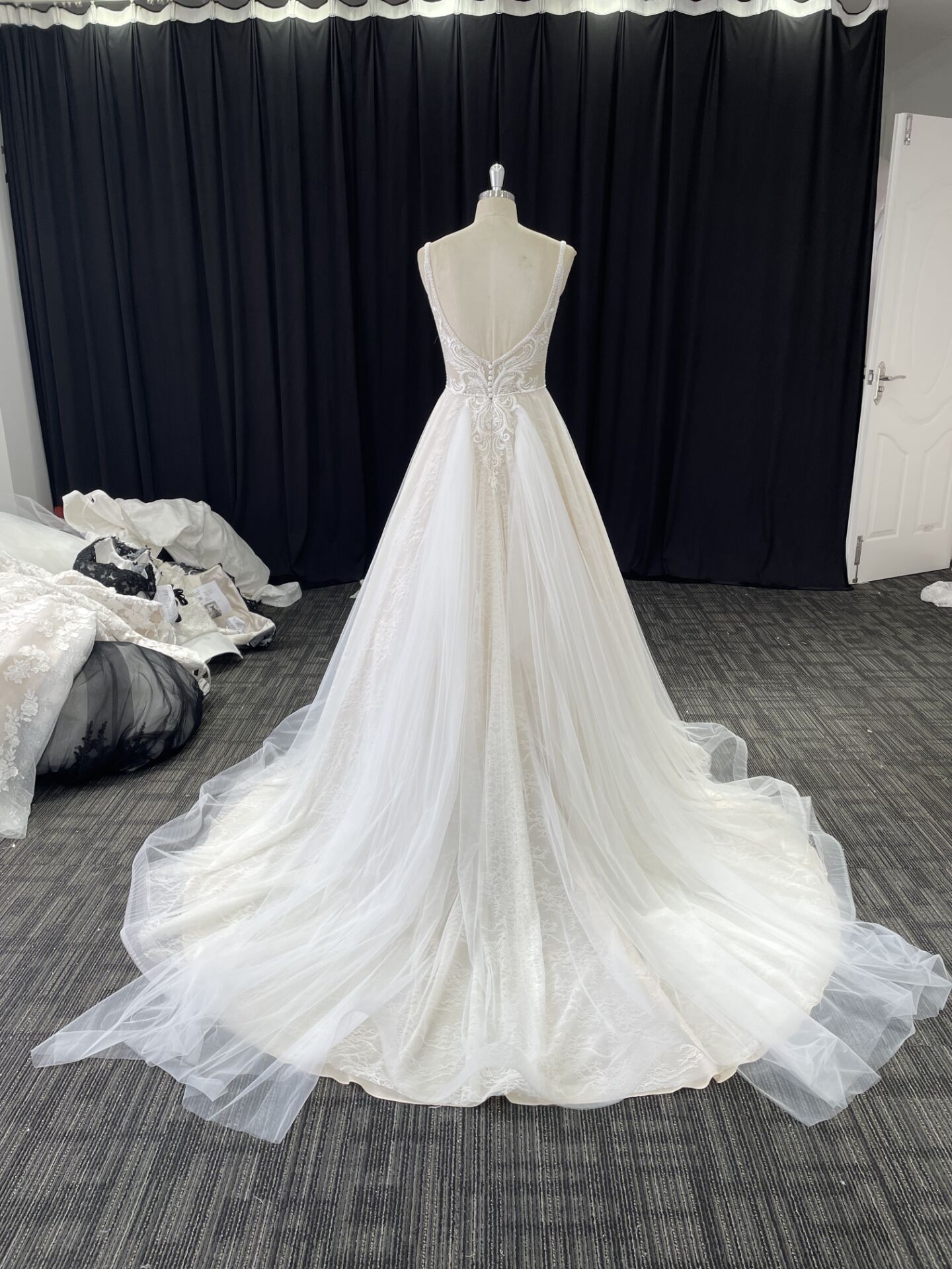 Luolandi Flowy A Line V Neck Tulle Wedding Dresses with Beads Lace Appliques Beach Bride Dresses Sexy