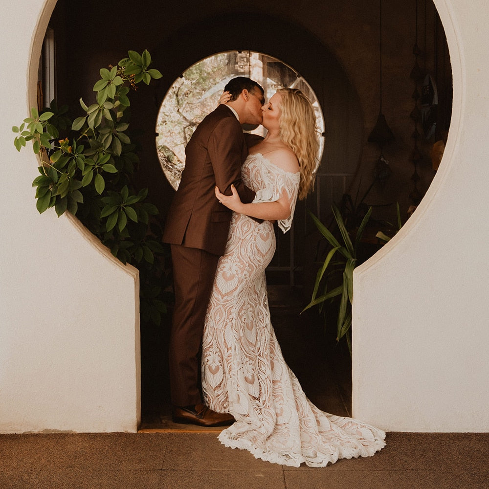 Luolandi Plus Sizes Sheath Sweetheart Spaghetti Strap Lace Cut Out Flutter Sleeves Backless Boho Wedding Dress Beautiful