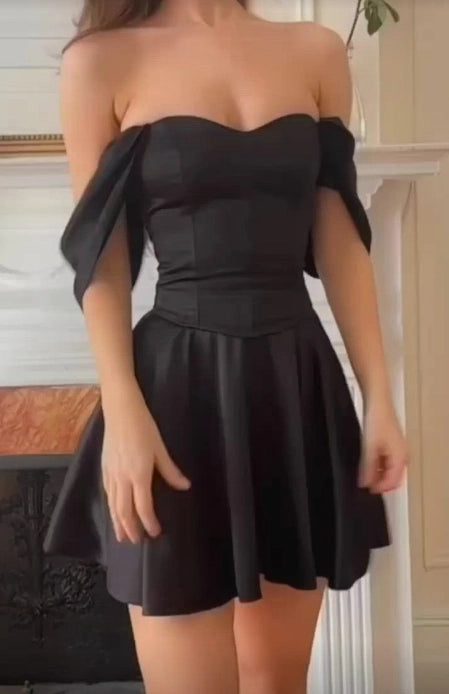 Luolandi Lovely Black Off Shoulder A Line Short / Mini Homecoming Dress Cute Summer Graduation Party Dress