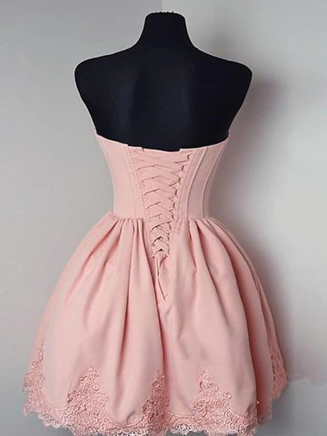 Luolandi short strapless cocktail dress with appliques, perfect for parties.