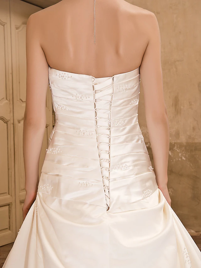 Elegant Luolandi Princess A-Line wedding dress, detailed view.