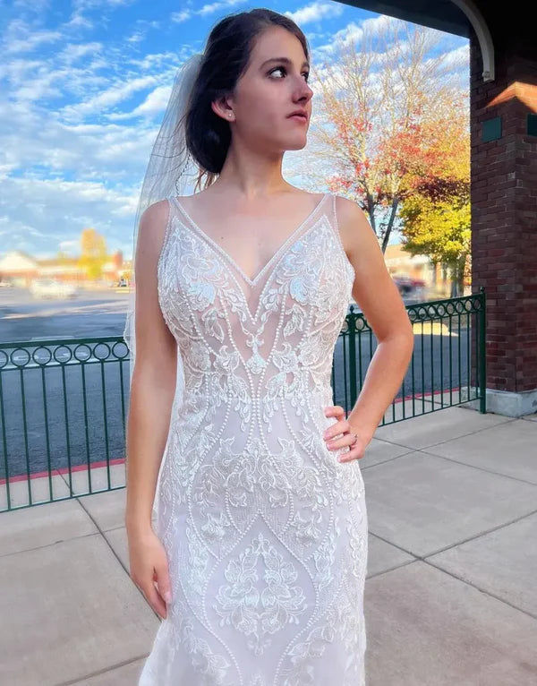 Luolandi Mermaid V-Neck Court Train Lace Wedding Dress With Appliques Beautiful