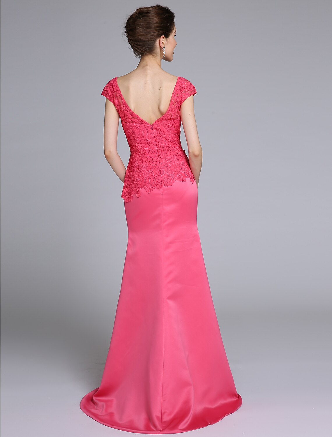 Luolandi Mermaid / Trumpet Mother of the Bride Dress Elegant V Neck Sweep / Brush Train Lace Short Sleeve Charming Evening Party Dress