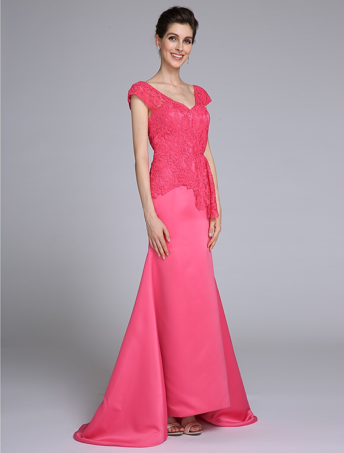 Luolandi Mermaid / Trumpet Mother of the Bride Dress Elegant V Neck Sweep / Brush Train Lace Short Sleeve Charming Evening Party Dress