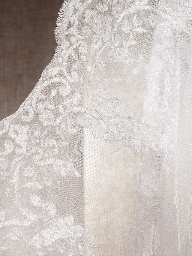 Luolandi Elegant Wedding Dresses Scoop Neck Lace Tulle Sleeveless Long Bridal Gown