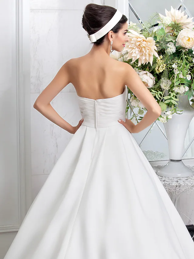 Luolandi Princess A-Line Wedding Dresses Sweetheart Neckline Satin Sleeveless with Sash Ribbon Ruched