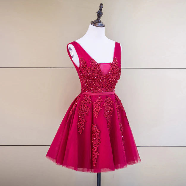 Luolandi Cute Tulle V-neckline Beaded Short Prom Dress Homecoming Dresses Party Dress with Appliques