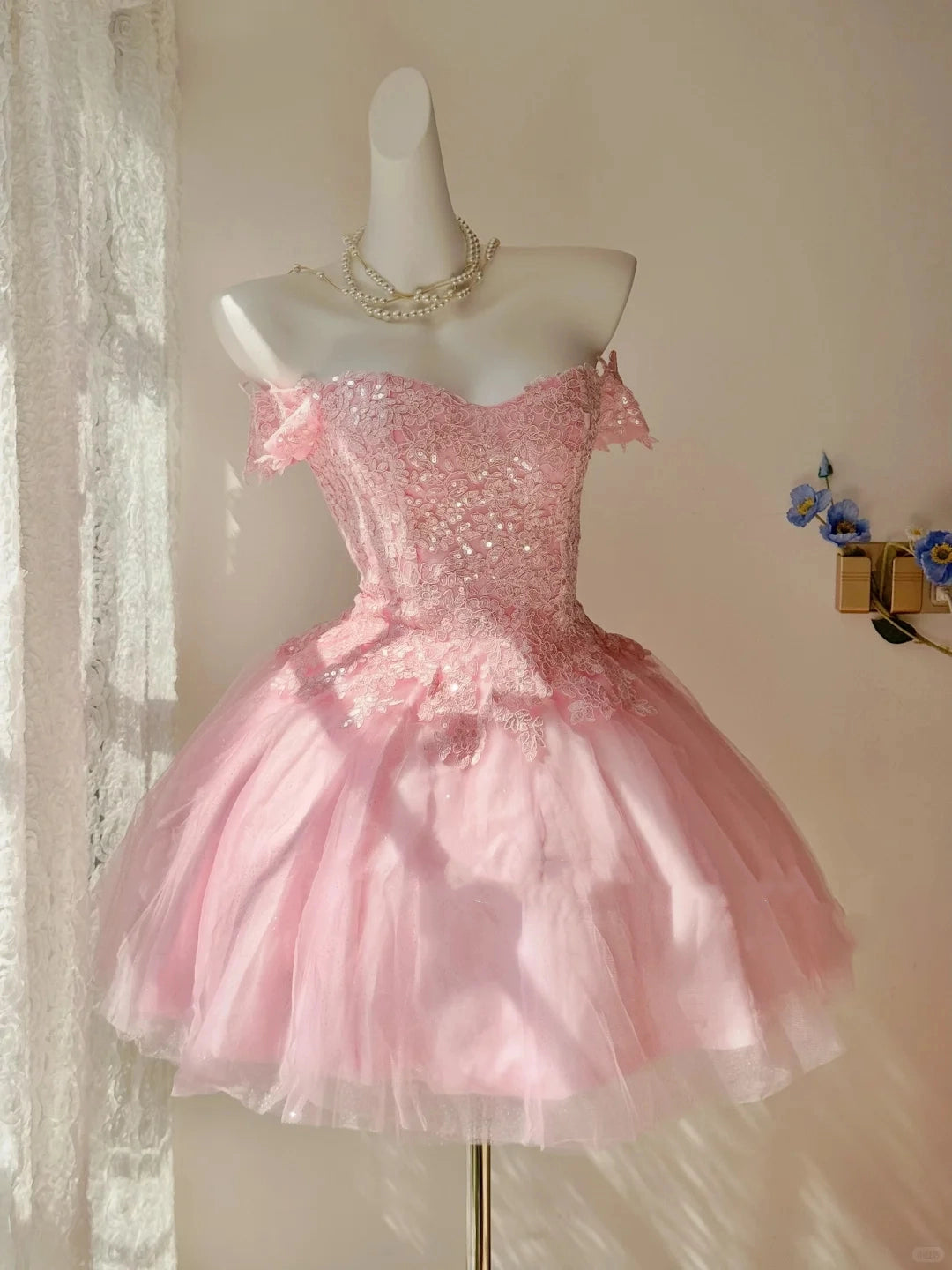 Luolandi Pretty A-Line Off-the-Shoulder Short Homecoming Dress Lovely Birthday Party Dress with Appliques