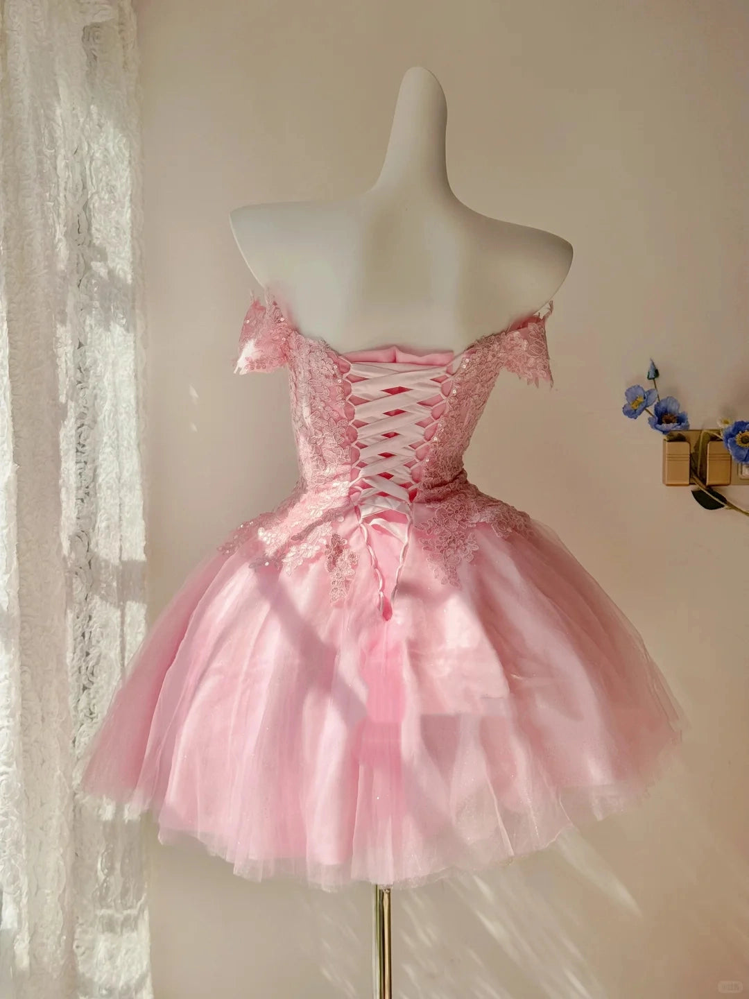 Luolandi Pretty A-Line Off-the-Shoulder Short Homecoming Dress Lovely Birthday Party Dress with Appliques