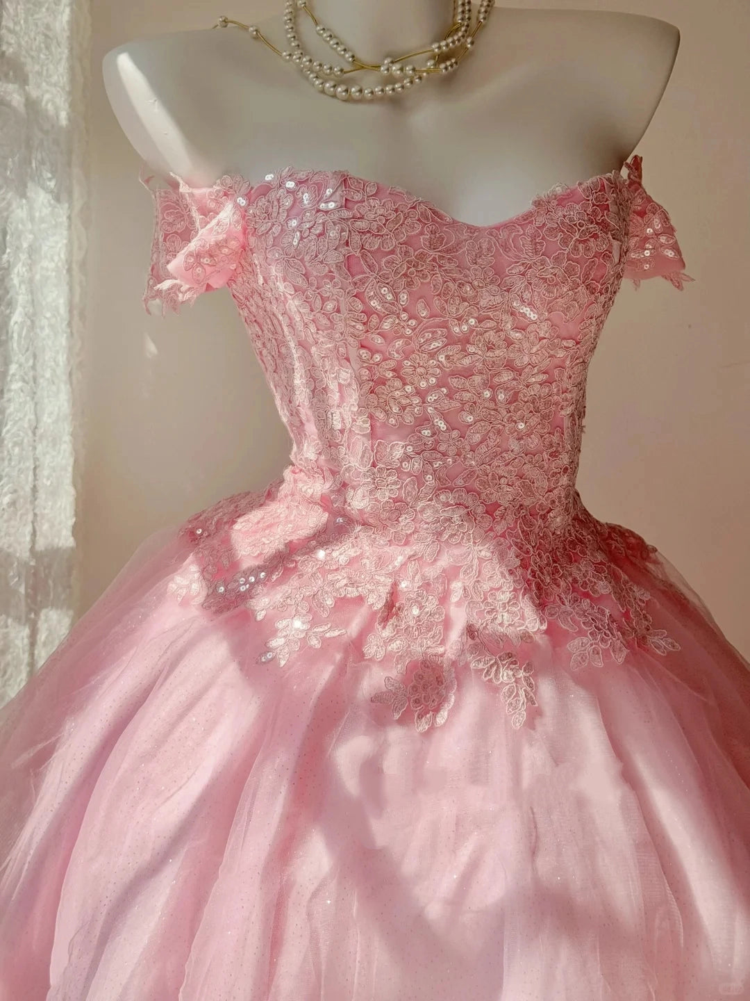 Luolandi Pretty A-Line Off-the-Shoulder Short Homecoming Dress Lovely Birthday Party Dress with Appliques